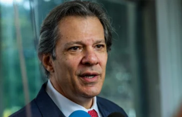 Haddad cita isenção do IR até R$ 5 mil, limitação de supersalários e fortalecimento do arcabouço como prioridades para 2ª metade do governo