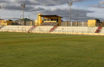 Estádio Abadião recebe manutenção para atender ao Candangão