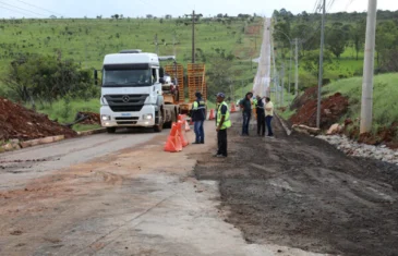 Equipes do GDF atuam na recuperação de trecho da DF-451