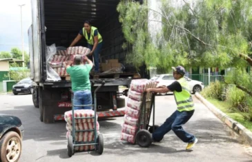 Iniciada entrega de alimentos não perecíveis nas escolas