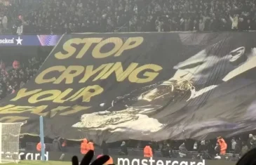 Torcida do Manchester City provoca Vini Jr. com foto de Rodri segurando a Bola de Ouro