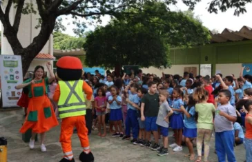 Estudantes da rede pública participam de ações de educação ambiental sobre resíduos