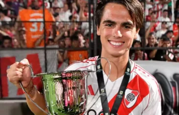 ‘Volante ofensivo’ brasileiro de 18 anos surge como promessa no River Plate; saiba quem é, como joga e em quem se inspira