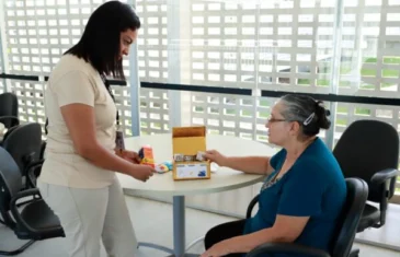 UBS 5 do Riacho Fundo II auxilia idosos no uso correto de medicamentos