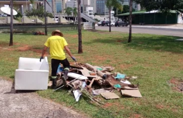 Equipes do GDF reforçam a limpeza de vias e áreas do circuito carnavalesco da capital