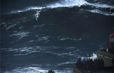 Surfista de ondas gigantes desce ‘ladeira’ de quase 30 metros em maior swell do ano em Nazaré; veja fotos