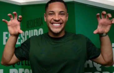 A caminho do Palmeiras, Vitor Roque não treina no Betis e fica fora dos relacionados para jogo de sábado