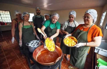 Produtores rurais aprendem técnicas para aproveitar frutas e evitar desperdício