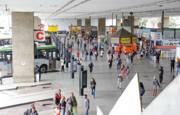 População do DF utiliza transporte público gratuito no Carnaval