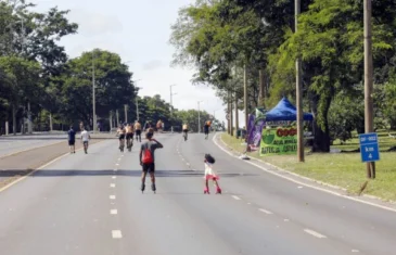 Brasilienses aproveitam o Eixão do Lazer ampliado no feriado de Carnaval