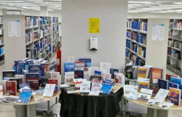 Novas aquisições da biblioteca da Fepecs são apresentadas em exposição