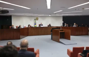 STF forma maioria para mantér Moraes, Dino e Zanin em julgamento de Bolsonaro