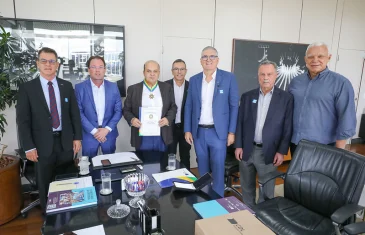 Governador Ibaneis Rocha ganha Medalha Mérito Lojista do DF