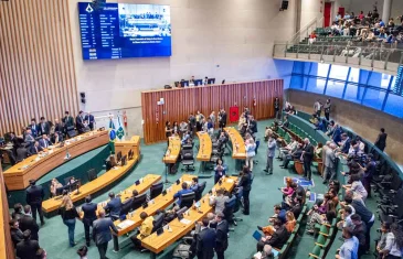 Comissão da CLDF aprova PLs que regulam serviços de saúde, comércio e energia
