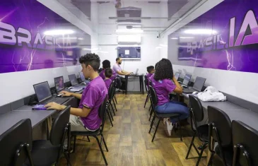 Governo do DF entrega certificados a alunos do Brasil.IA no Riacho Fundo II