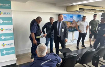 Vigilantes são treinados sobre revista visual e uso de detector de metais no Hospital de Base