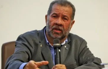 Lupi pede demissão e deixa ministério após escândalo no INSS