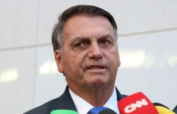 Jair Bolsonaro recebe alta três semanas após cirurgia