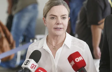Gleisi recusa conciliação com deputado bolsonarista que afirmou que Lula a ‘ofereceu’ ao Congresso ‘como um cafetão’