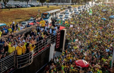 Bolsonaro lidera ato em Brasília pedindo anistia aos presos pelos ataques de 8 de janeiro