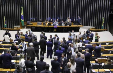 Câmara aprova urgência para PL que proíbe desconto automático no INSS