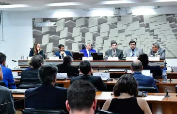 Comissão do Senado aprova fim da reeleição para cargos do Executivo