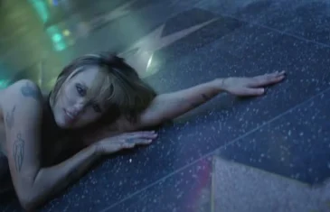 Miley Cyrus foi para a UTI ao pegar infecção em gravação de cena de novo clipe: ‘O cirurgião me achou nojenta’
