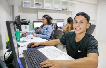 Estudantes nascidos em julho e agosto recebem hoje parcela do Pé-de-Meia