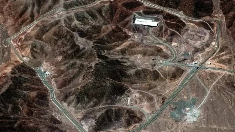 Complexo de Fordow, construído em meio às montanhas, e com até 90 metros de profundidade
Imagem: Divulgação/Maxar Technologies