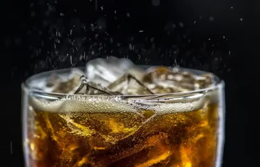 Mito ou verdade: Coca-Cola é eficaz contra a dor de cabeça? Neurologista explica