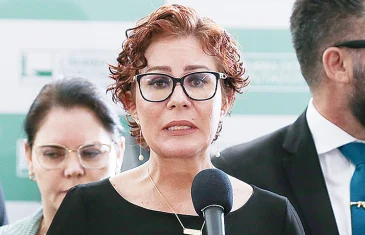 Em pedido de prisão, PGR solicita nome de Zambelli em difusão da Interpol, sequestro de bens e apreensão de passaporte