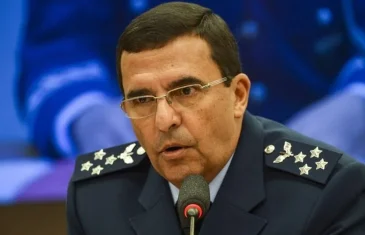 Ex-chefe da Aeronáutica relata como foi ameaça de prisão de general a Bolsonaro