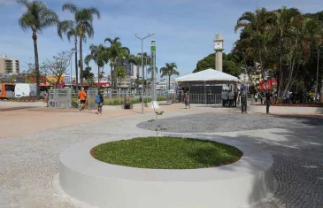 Após reforma, Praça do Relógio é devolvida à população