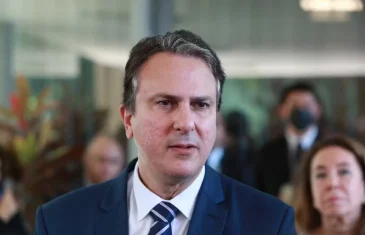 Ministro da Educação se opõe a mudanças no fundo que financia educação básica para aliviar contas públicos