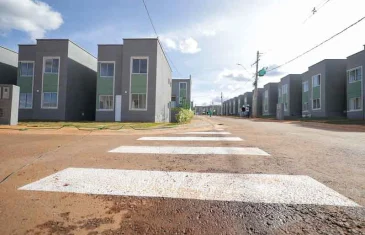 Governo do DF entrega chaves de 58 moradias do bairro Alto Mangueiral, em São Sebastião