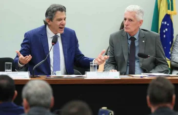 Comissão da Câmara encerra audiência pública com Haddad após tumulto entre deputados