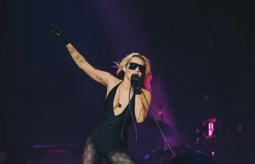 Miley Cyrus revela ‘crush’ de infância em ator de Hollywood: ‘eu e minha irmã mais velha éramos obcecadas por ele’