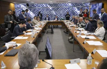 Câmara pauta urgência para derrubar decreto de IOF