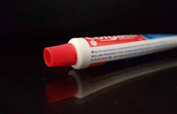 Colgate interrompe produção de creme dental após relatos de reações alérgicas