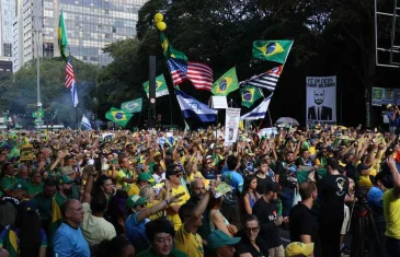 Na Paulista, ato de Bolsonaro reúne apoiadores e pede anistia a condenados do 8 de janeiro