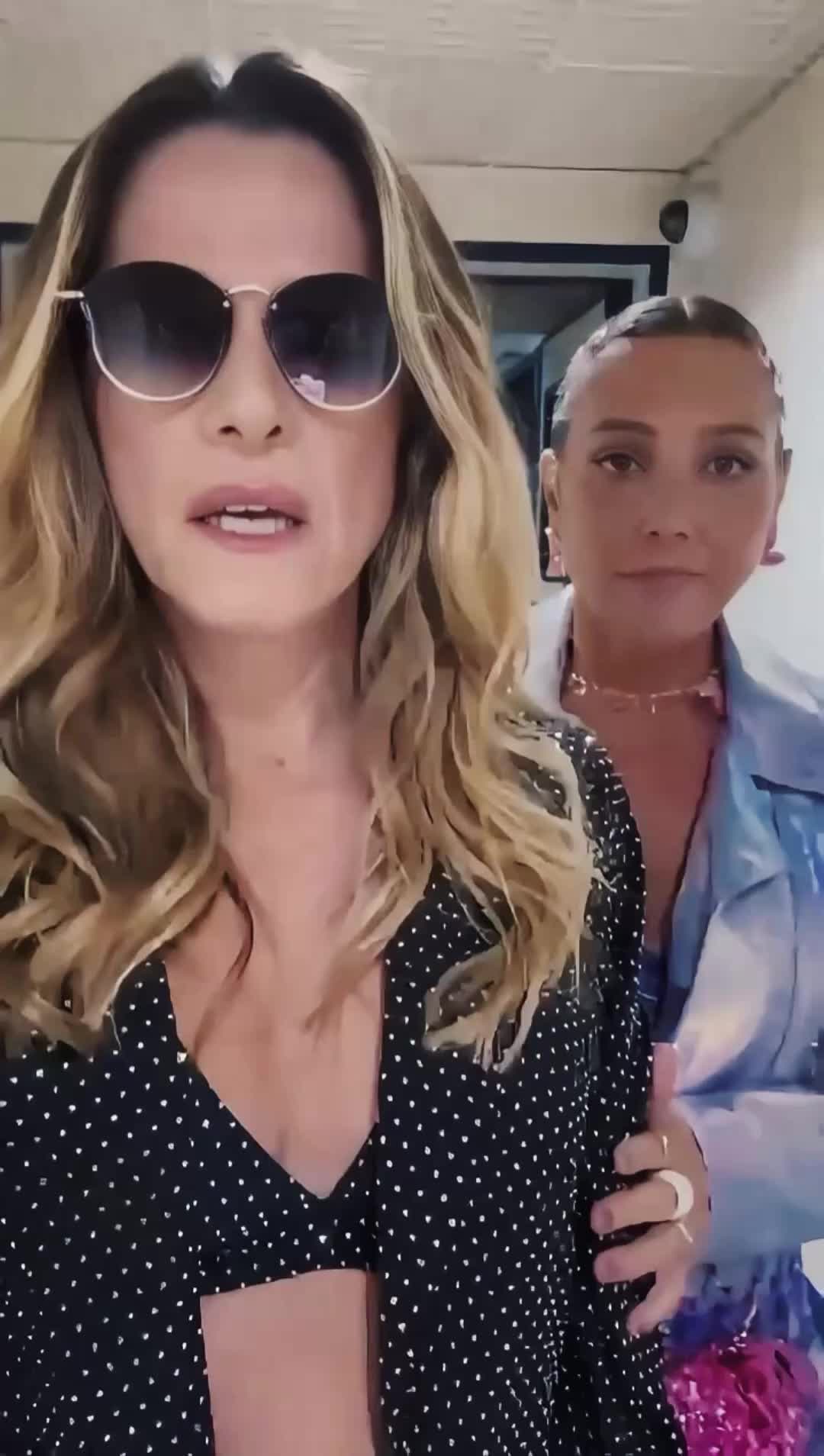 Por esse feat ninguém esperava. Leandra Borges e Tati versão 2.0 para os 60 anos da @TV Globo. Né, @Luisa Perisse?! criado por Ingrid Guimaraes com a música som original de Ingrid Guimaraes