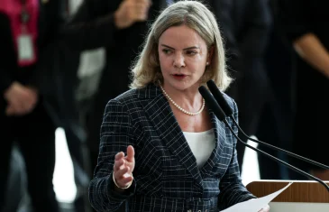 Governo mantém retórica do embate, enquanto Gleisi costura diálogo com líderes