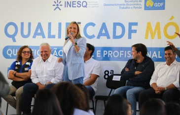 Vice-governadora participa de formatura do Qualifica DF Móvel no Riacho Fundo II