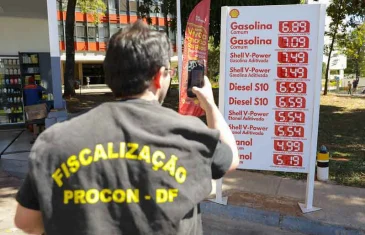 Procon fiscaliza aumento no preço do litro da gasolina no DF