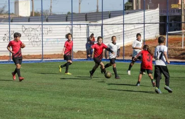 Após reforma, campo sintético em Santa Maria é entregue