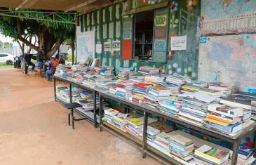Biblioteca do Centro Pop oferece acesso livre à leitura para pessoas em situação de rua