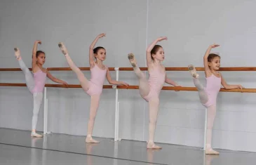 Escola de Formação de Bailarinos fará audições para crianças de 9 a 13 anos no fim de semana