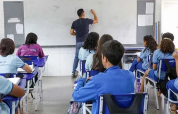 Estudantes da rede pública do DF aprendem na prática sobre uso consciente do dinheiro 