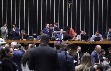 Câmara aprova em 2º turno PEC que altera regras para pagamento de precatórios