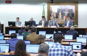 Comissão da Câmara aprova projeto que isenta do IR para quem ganha até R$ 5 mil